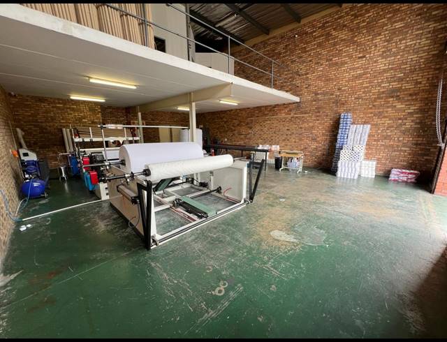 320M² WAREHOUSE TO LET IN STRIJDOMPARK